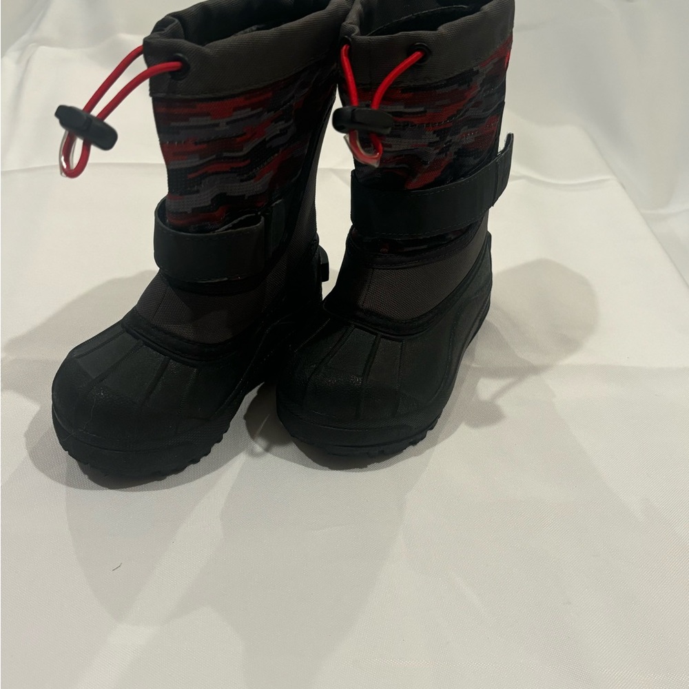 Columbia Kids Winter Snow Boots Size 8 | Black Red Camo Waterproof